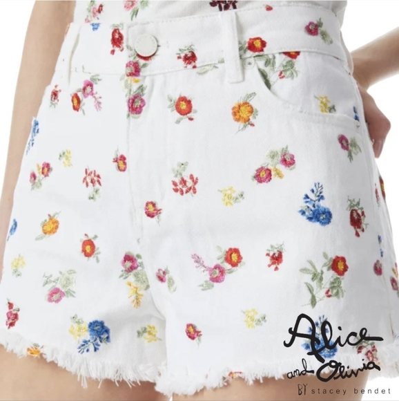 3. NWT ALICE & OLIVIA JEANS AMAZING HIGH RISE VINTAGE SHORT - Picture 2 of 7